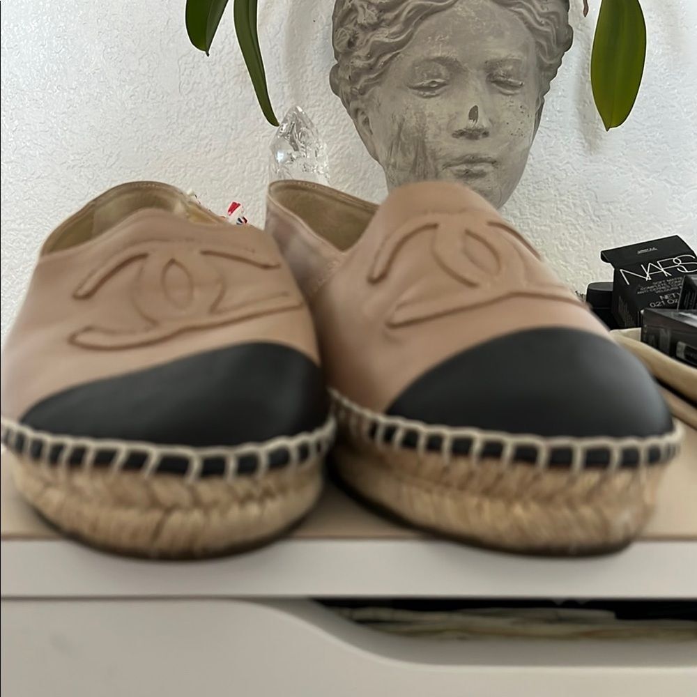 CHANEL Cream and Black Espadrilles size 40 - Picture 5 of 11